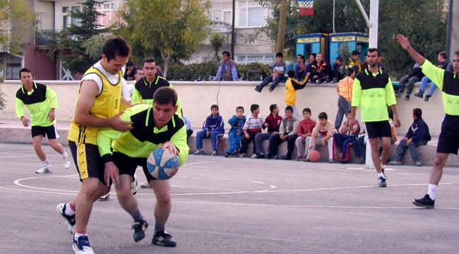 KARAMAN'DA SOKAK BASKETBOLU TURNUVASI