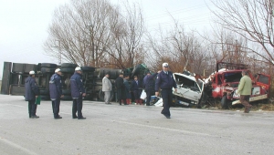 KARAMAN'DA TRAFİK KAZASI: 3 YARALI...