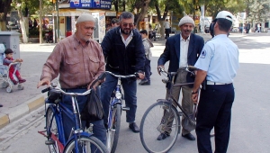 KARAMAN'DA YAYALARA KIRMIZI IŞIK EĞİTİMİ