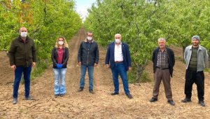 Karaman Ziraat Odası Başkanı Mehmet Bayram üreticiyi bilgilendirmeye devam ediyor