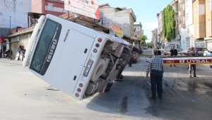 Karaman'da ticari taksiyle çarpışan işçi servisi devrildi: 11 yaralı