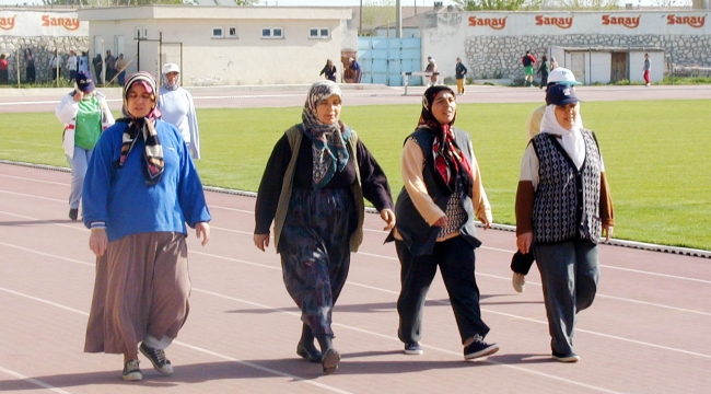 KARAMANLI BAYANLARIN ŞALVARLI, ETEKLİ SABAH SPORU