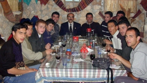KARAMANLI VOLEYBOLCULARA İFTAR YEMEĞİ
