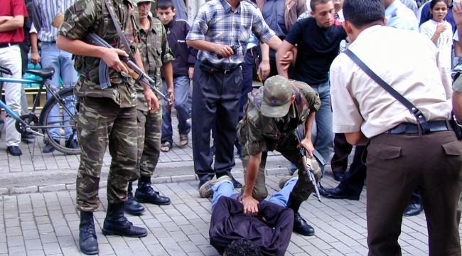 KAVGAYI AYIRMAYA ÇALIŞAN UZMAN ÇAVUŞ AYAĞINDAN VURULDU