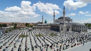 Konya'da normalleşme sürecinin ilk cuma namazı kılındı
