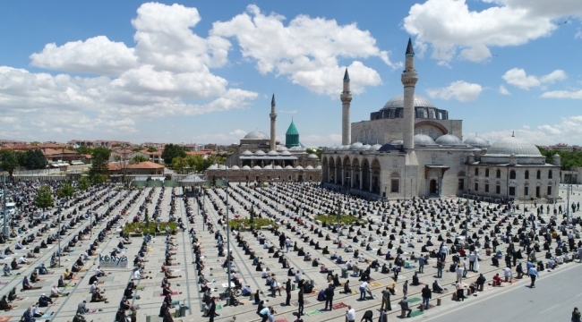 Konya'da normalleşme sürecinin ilk cuma namazı kılındı