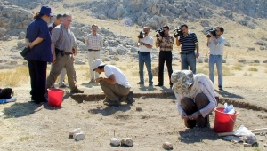 - PINARBAŞI HÖYÜĞÜ'NDE KAZI ÇALIŞMALARI BAŞLADI...