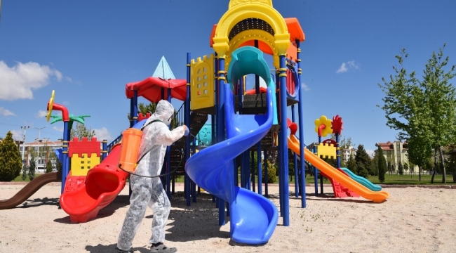 Selçuklu'da çocuk parkları yeniden dezenfekte ediliyor