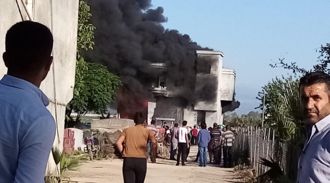 Tarsus'ta korkutan yangın