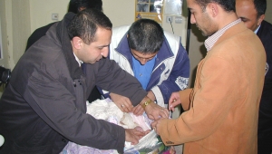 YENİ DOĞMUŞ BEBEĞİ PARKA BIRAKTILAR...