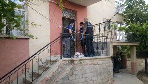 Karaman'da bir kişi, babası ile kardeşini bıçakladı