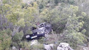 Karaman'da otomobil uçuruma yuvarlandı: 3 yaralı