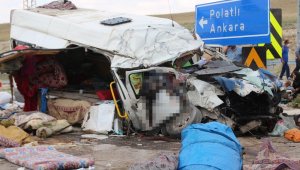 Konya'da minibüs ile tır çarpıştı: 6 ölü, 12 yaralı