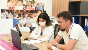 Mersin'de çocuklar eğlenerek yabancı dil öğreniyor