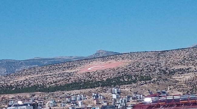 Mut'da Dev Türk Bayrağı ilgisizlikten soldu