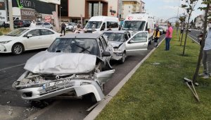 Aksaray'da 5 araçlı zincirleme trafik kazası: 9 yaralı