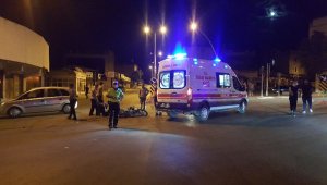 Ciple çarpışan motosikletteki baba ve kızı yaralandı