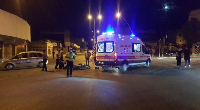 Ciple çarpışan motosikletteki baba ve kızı yaralandı