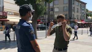 Konyada Polisi gören maskesini taktı