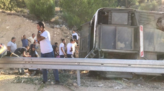 Mersin'de askerleri taşıyan otobüs devrildi: Çok sayıda yaralı