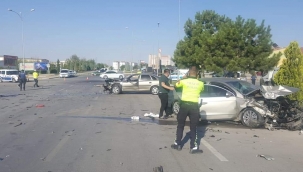 Mumlu Kavşakta yine kaza 2 Yaralı