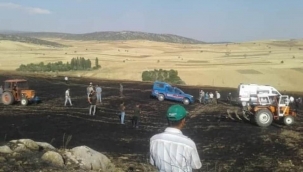 Tarlası yandı Traktörünü kurtarmaya çalışırken hayatını kaybetti