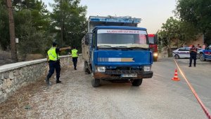 Aracının arızasına bakarken kamyonetin çarpması sonucu öldü
