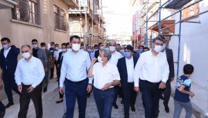 Bakan Kurum Akşehir'de incelemelerde bulundu