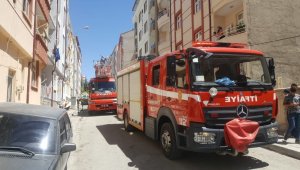 Binanın havalandırma boşluğunda çıkan yangın korkuttu