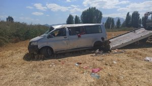 Devrilen minibüsteki çift hayatını kaybetti