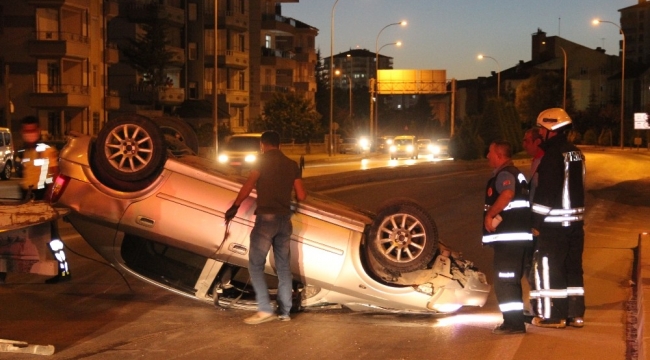 Devrilen otomobil 50 metre sürüklendi: 2 yaralı