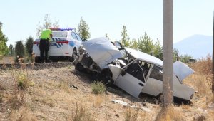 Direğe çarpan otomobilin sürücüsü ağır yaralandı