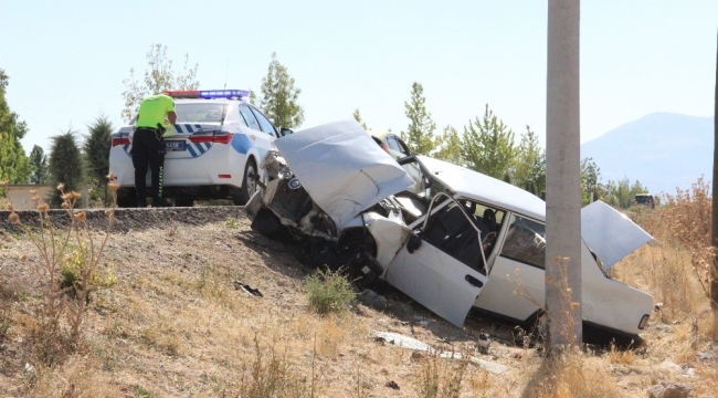 Direğe çarpan otomobilin sürücüsü ağır yaralandı