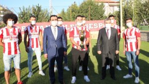 Karaman Belediyespor şampiyonluk kupasını törenle aldı
