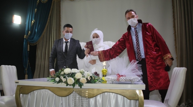 Karaman'da pandemi sürecinde 728 çiftin nikahı kıyıldı