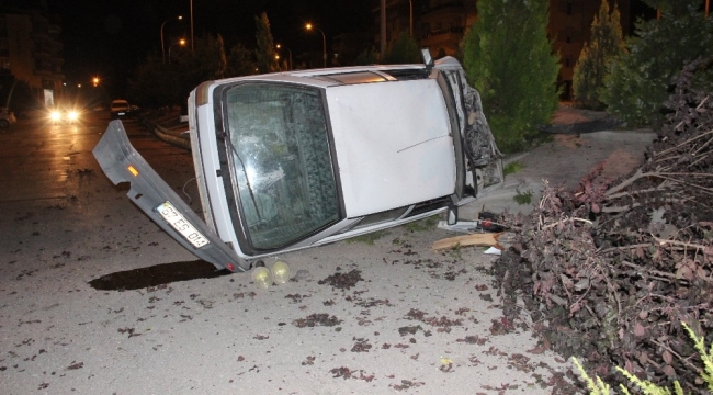 Kaza yaptığı otomobilini olay yerinde bırakıp gitti