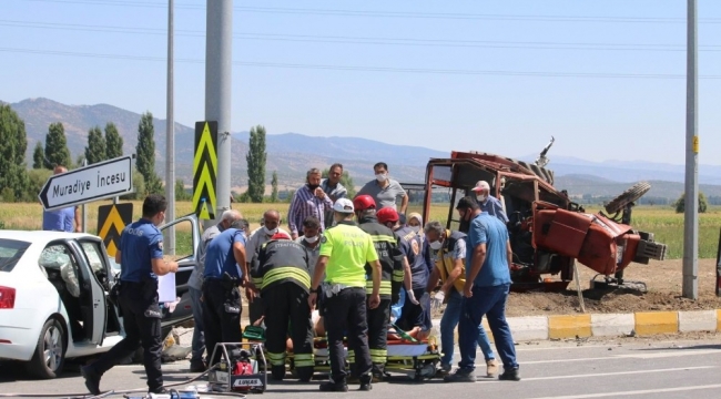 Konya'da otomobil ile traktör çarpıştı: 4 yaralı