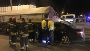 Konya'da otomobil tıra arkadan çarptı: 2 yaralı