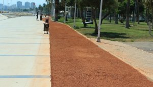 Mersin sahilindeki koşu yolu zemini iyileştiriliyor