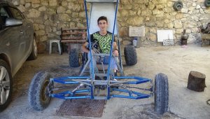 Pandemi sürecinde evde sıkılan liseli genç, su motorundan 'buggy' araba yaptı