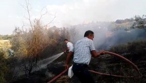 Piknikçilerin uğrak yeri olan gölet çevresinde yangın çıktı