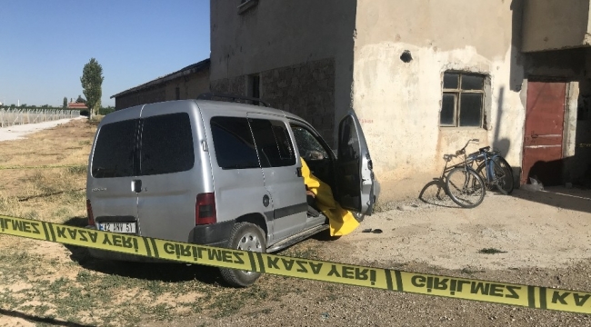 Ticari araç evin duvarına çarptı: 1 ölü, 2 yaralı