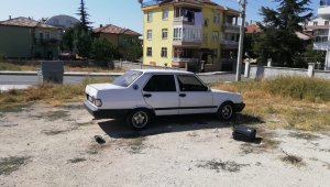 Karaman'da otomobilin hoparlör ve teybini çaldılar