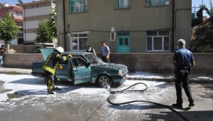 Karaman'da park halindeki otomobil yandı