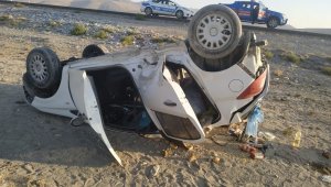 Karapınar'da otomobil takla attı: 2 yaralı