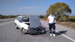 Otomobil kargo aracıyla çarpıştı