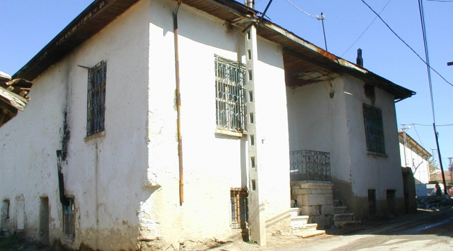 YUNANİSTAN BAŞBAKANI KARAMANLİS, KARAMAN'DA YAŞAMIŞ