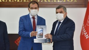 Karaman'da iş adamlarından uzaktan eğitime 400 adet tablet desteği