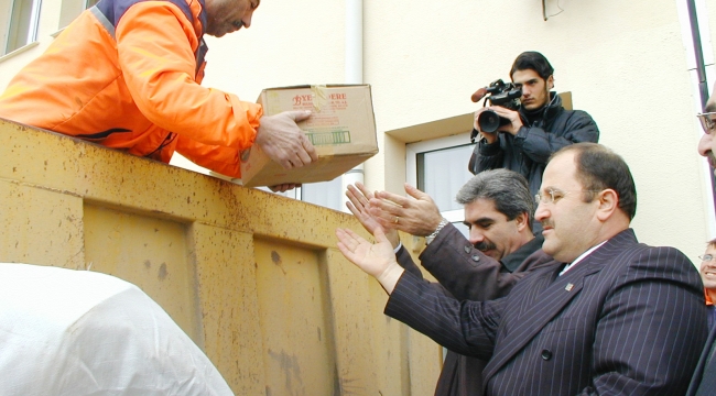 KARAMANLI İZCİLERDEN PAKİSTAN'A GIDA YARDIMI