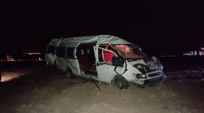 Kontrolden çıkan minibüs takla attı: 5 yaralı
